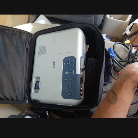 Projector - Picture 3 of 3